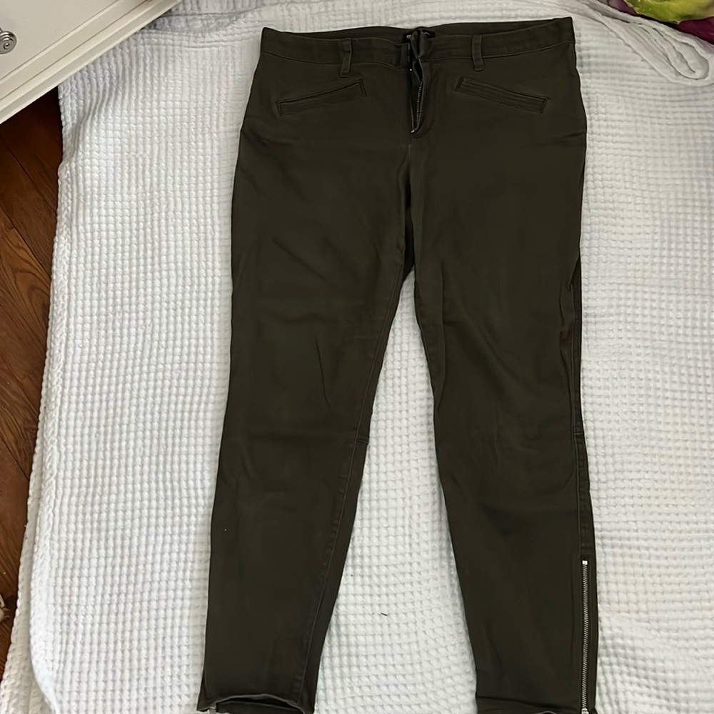 Women’s Size 12 Gap Stretch Skinnys